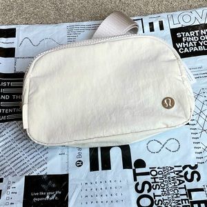 NWT lululemon Everywhere Belt Bag in White Opal